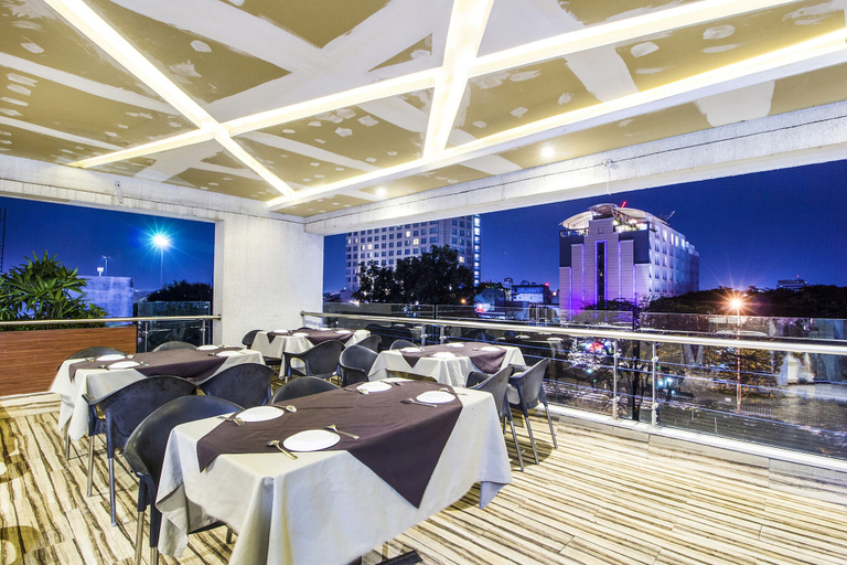 Food & Drinks 4, Fabhotel Prime Avenue, Indore