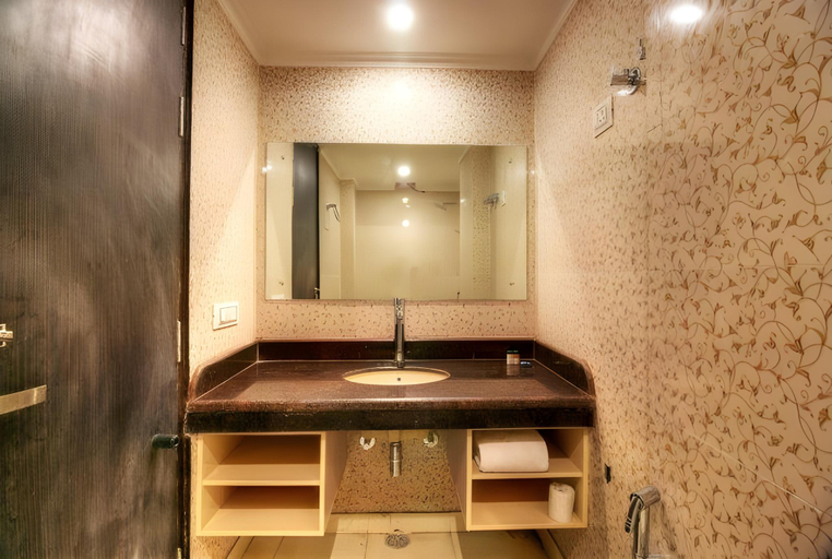 Bathroom 12