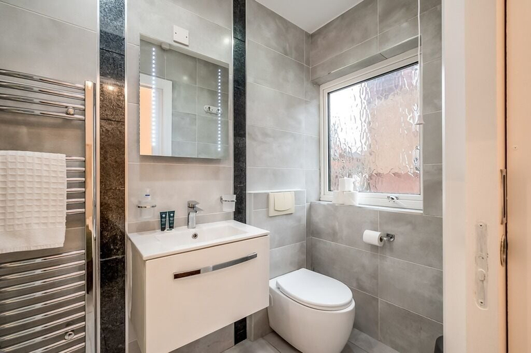Bathroom 4, Central Belfast Apartments: Salisbury, Belfast