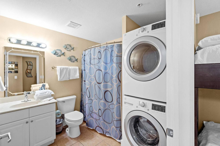 Bathroom 5, Tidewater 715, Bay