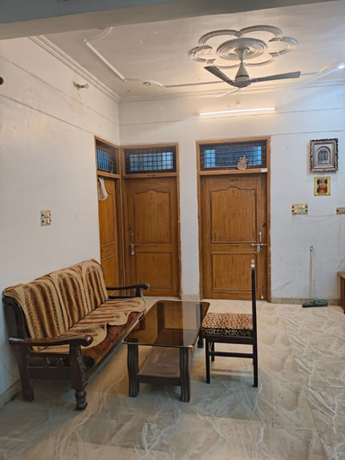 Others 5, Prayag Niwas, Kaushambi