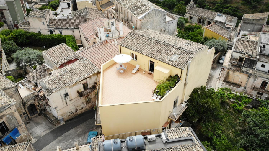 Others 5, Ibla for Family and Friends, Ragusa