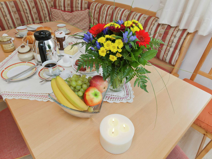 Food & Drinks, Beautiful Apartment With Large, Sunny Balcony, Zell am See