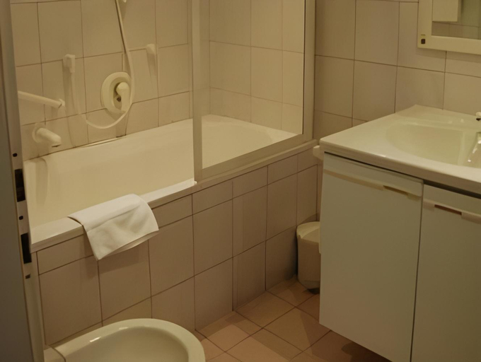 Bathroom 13