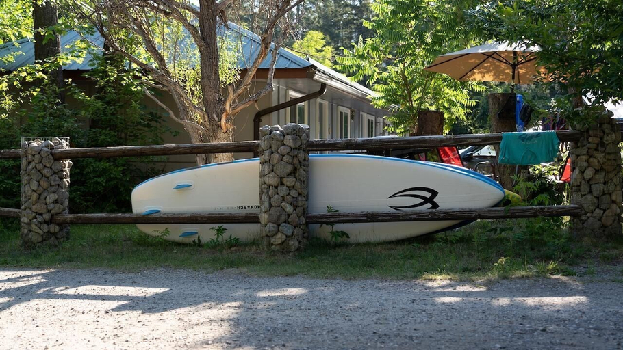 Others 5, Barefoot Villas Room 7 Kodiak, Kootenay Boundary
