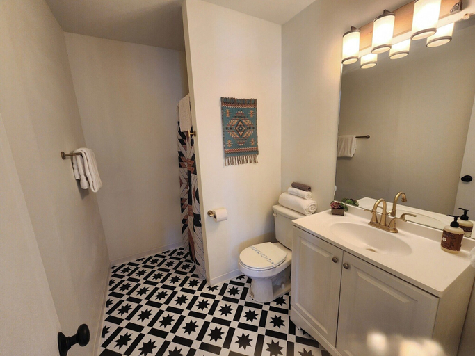 Bathroom 4, Southwest Motel, Cibola