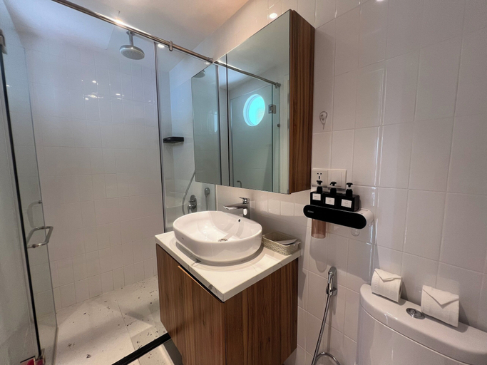 Bathroom 10