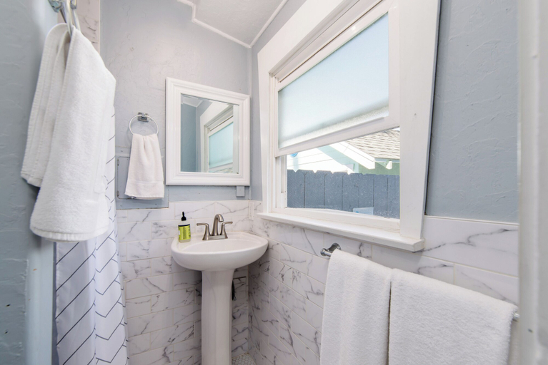 Bathroom 4, Pacific Bungalow, San Diego