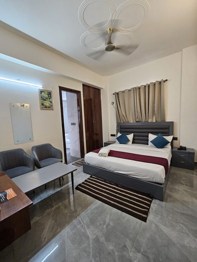 Treebo Royal Grand, Gautam Buddha Nagar