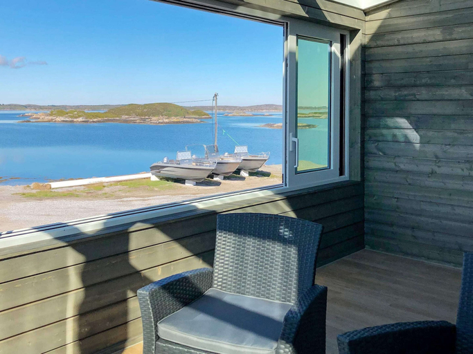 Others 4, 6 Person Holiday Home in Dyrvik, Frøya