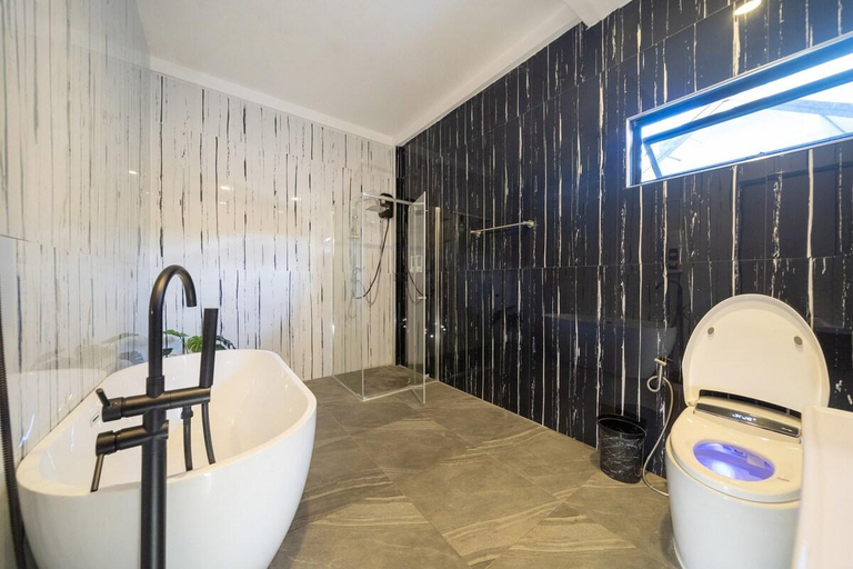 Bathroom 4, Golden Sands Villa, 15 minutes walk to beach., Pulau Phuket