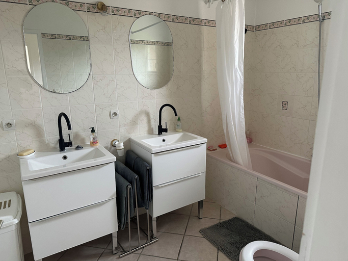 Bathroom 5, Paradis la Provence entre Vienne et Lyon, Rhône