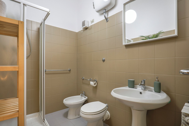 Bathroom, Synagogue Suite, Florence