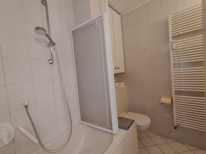 Bathroom 5, Ferienwohnung in der Sanderau, Würzburg