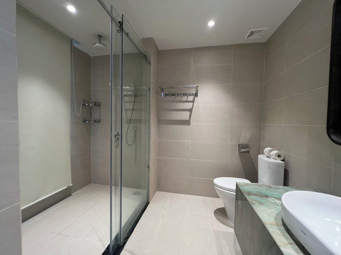 Bathroom 9