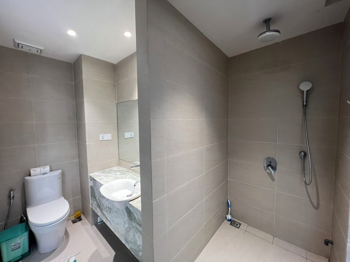 Bathroom 10