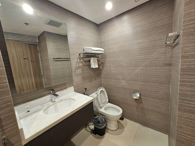 Bathroom 3, The Residences at BCCT by Stays PH, Taguig