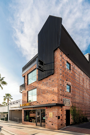 Exterior & Views