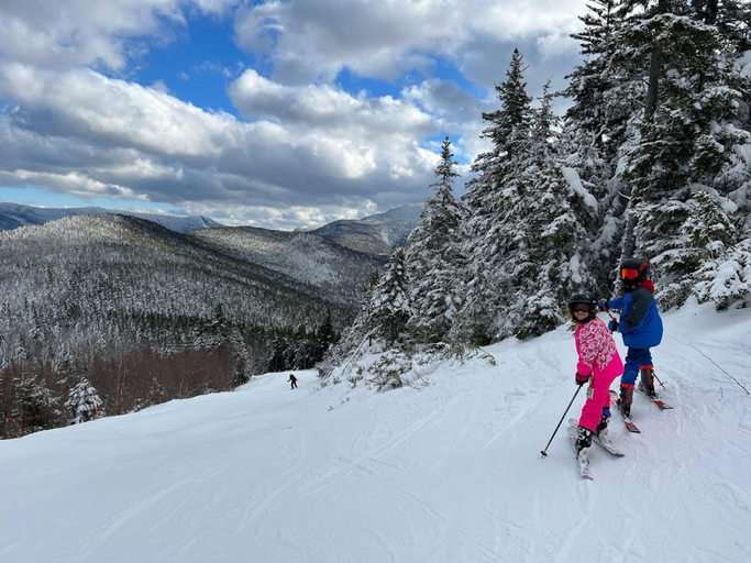 Room 5, B3 NEW Awesome Tiny Home With A C Mountain Views Minutes to Skiing Hiking Attractions, Coos