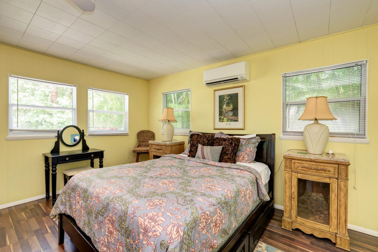 Bedroom, Cottage Haven-one Minute Walk To The Beach-private Yards-keyless Locks, Manatee