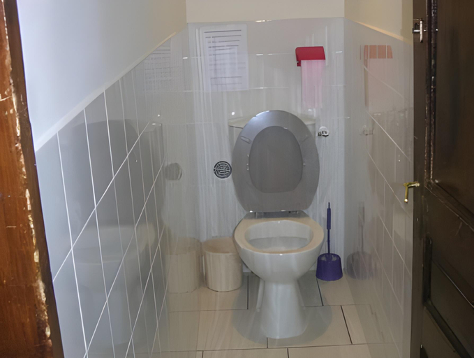 Bathroom 2, Hotel de la Gare, Hautes-Alpes