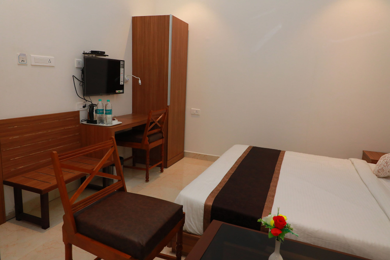 Others 5, TM Inn, Kancheepuram