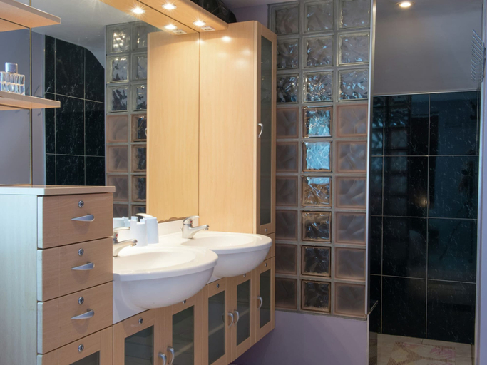 Bathroom 3, House in Moulin du Ruy with Forest Views, Liège