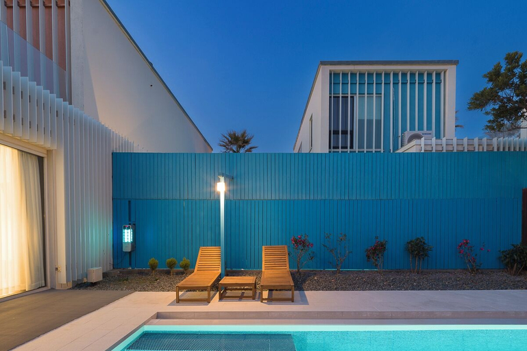 Swimming Pool 16