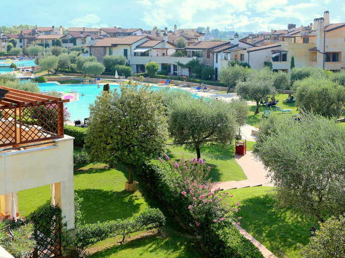 Others 3, Resort Apartment w/ Pool, Brescia