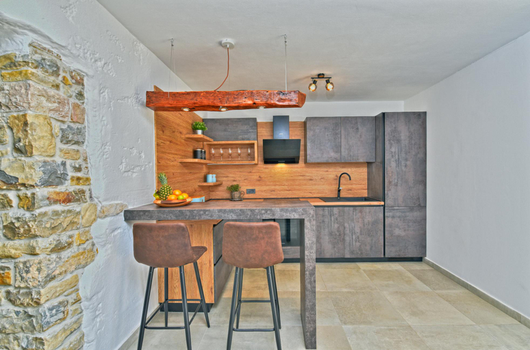 Others 5, House 2140, Grožnjan