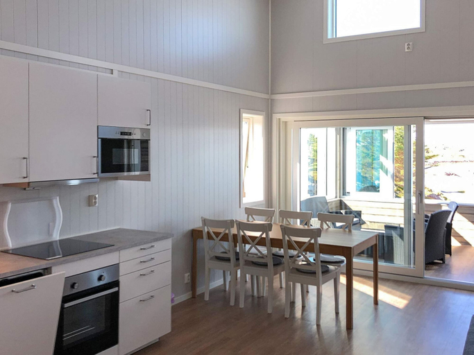 Others 5, 6 Person Holiday Home in Dyrvik, Frøya
