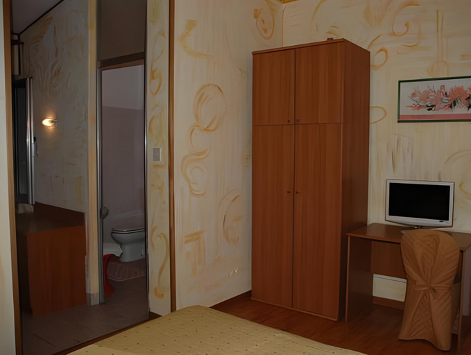 Bedroom 13
