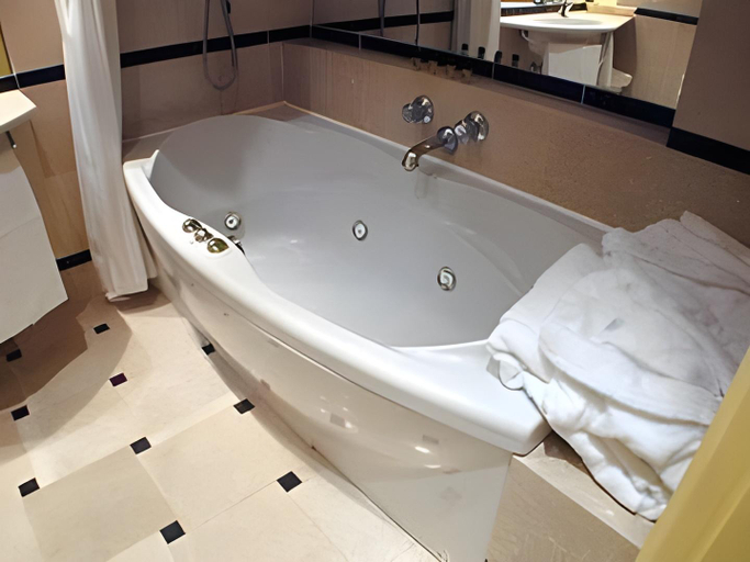 Bathroom 4