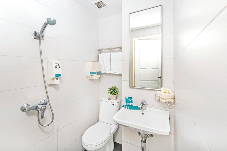 Bathroom 10