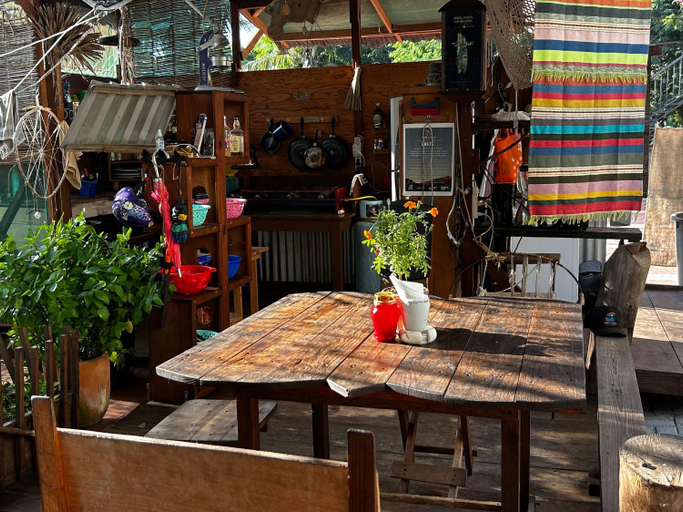 Food & Drinks, Peaceful Retreat Hidden Villa PXM - AC & Starlink Wifi, Dist. Pochutla