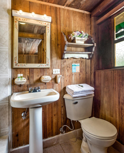 Bathroom 1, Sachatamia Lodge, San Miguel de los Bancos