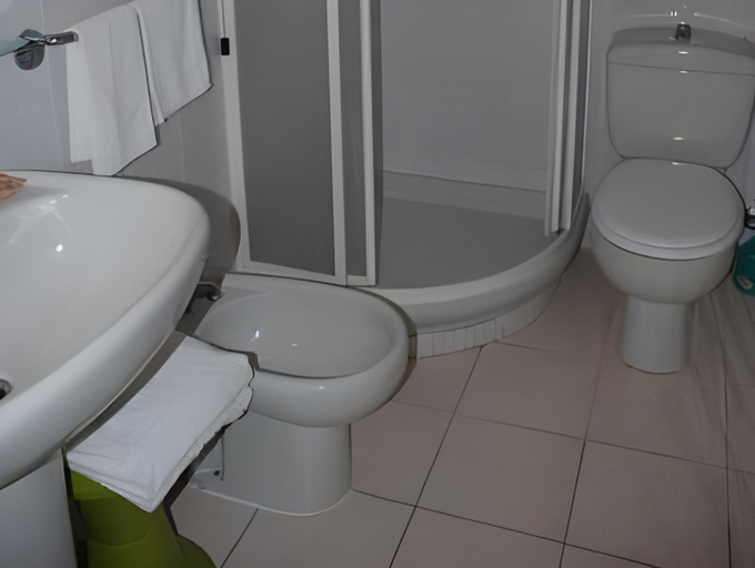 Bathroom 12