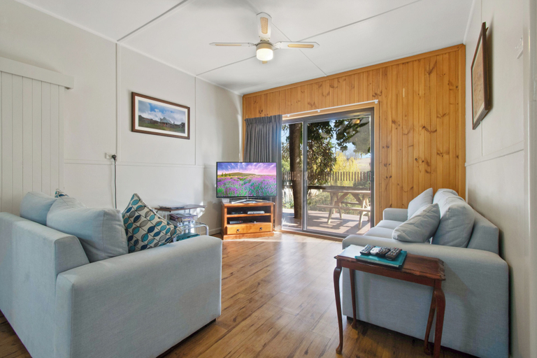 Others 5, Elm Cottage, Tumut