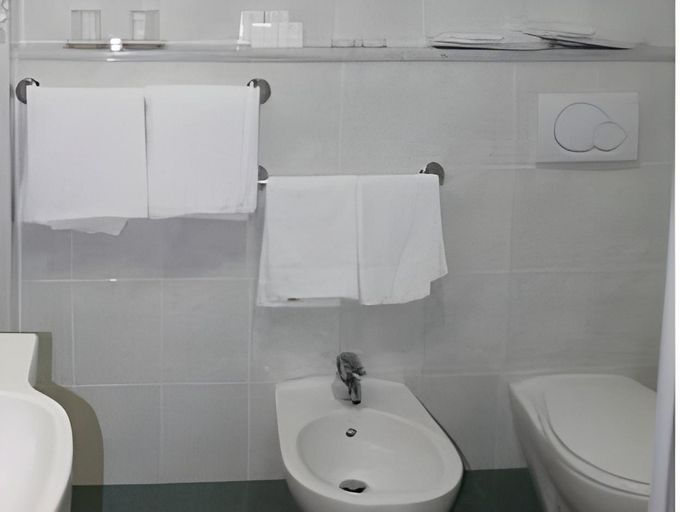 Bathroom 4, Grand Hotel Victoria, Reggio Di Calabria