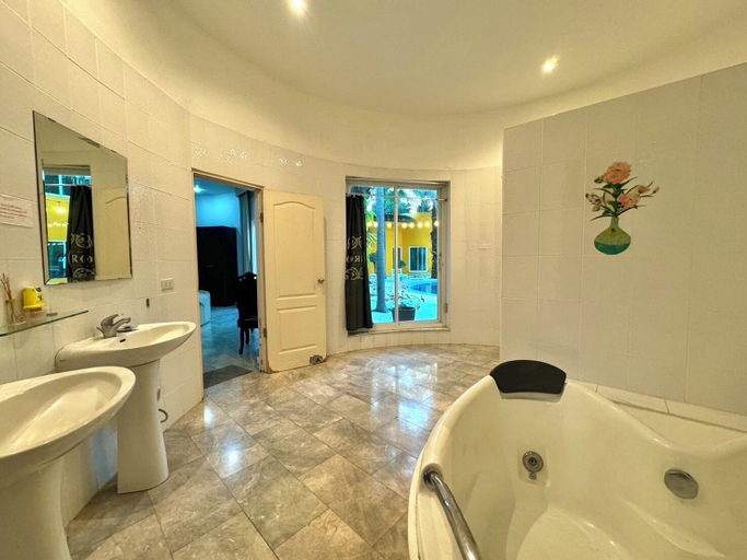 Bathroom, Snow Pattaya, Bang Lamung