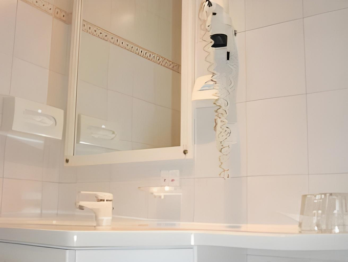 Bathroom 19