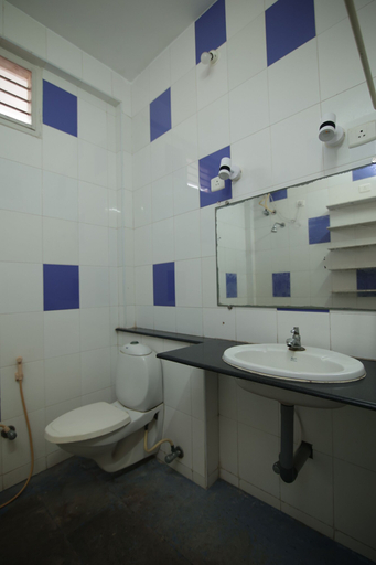 Bathroom 3, Holi-Wood Guesthouse, Puducherry