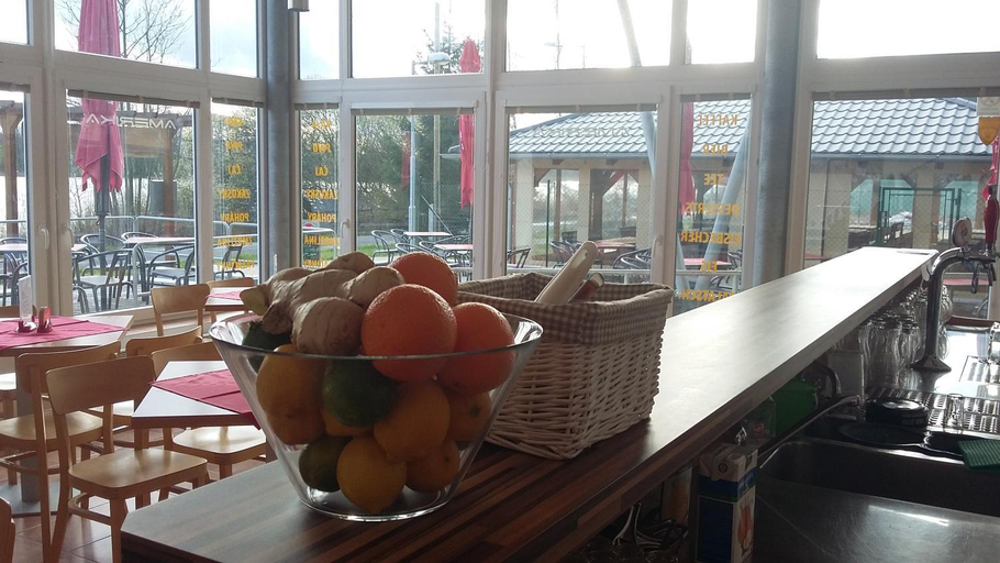 Food & Drinks