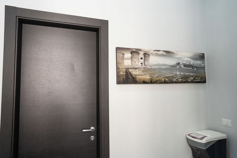 Bathroom 5, San Felice Palace, Napoli