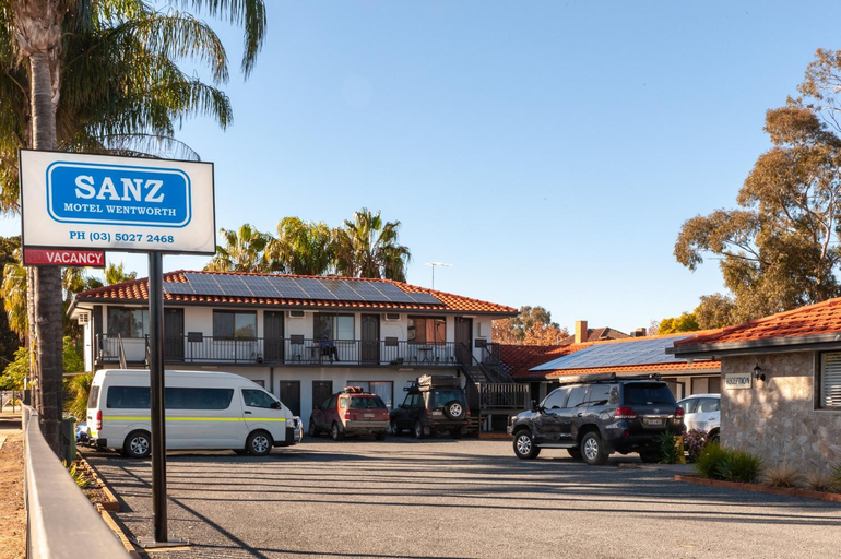Others 1, Sanz Motel Wentworth, Wentworth