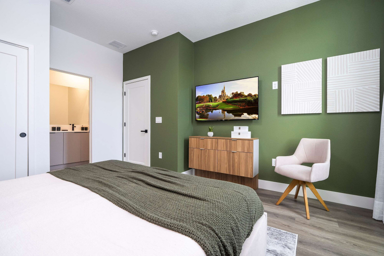 Room 3, Modern 4BR Retreat Mickey Harry Potter Rooms, Osceola