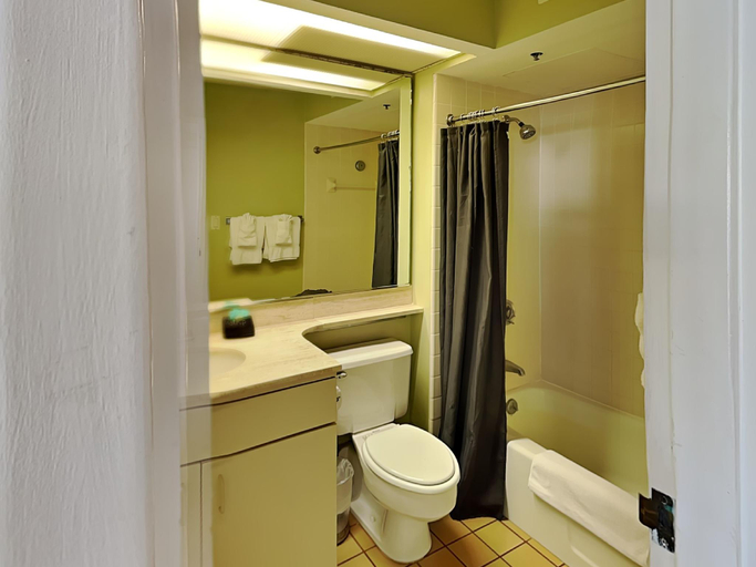 Bathroom 4, San Luis Manor, Galveston