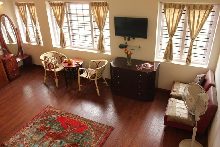 Others 5, Colonel's Inn, The Nilgiris