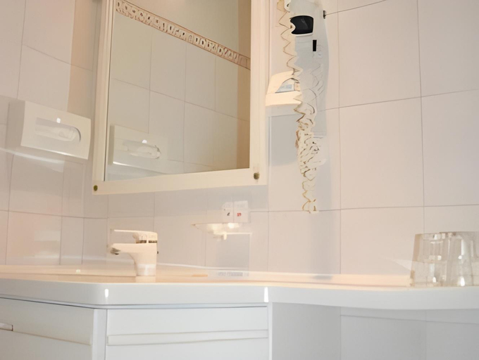 Bathroom 15