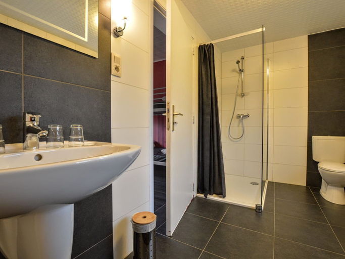 Bathroom 3, Historic Holiday Home in Malmedy With Garden, Terrace, BBQ, Liège